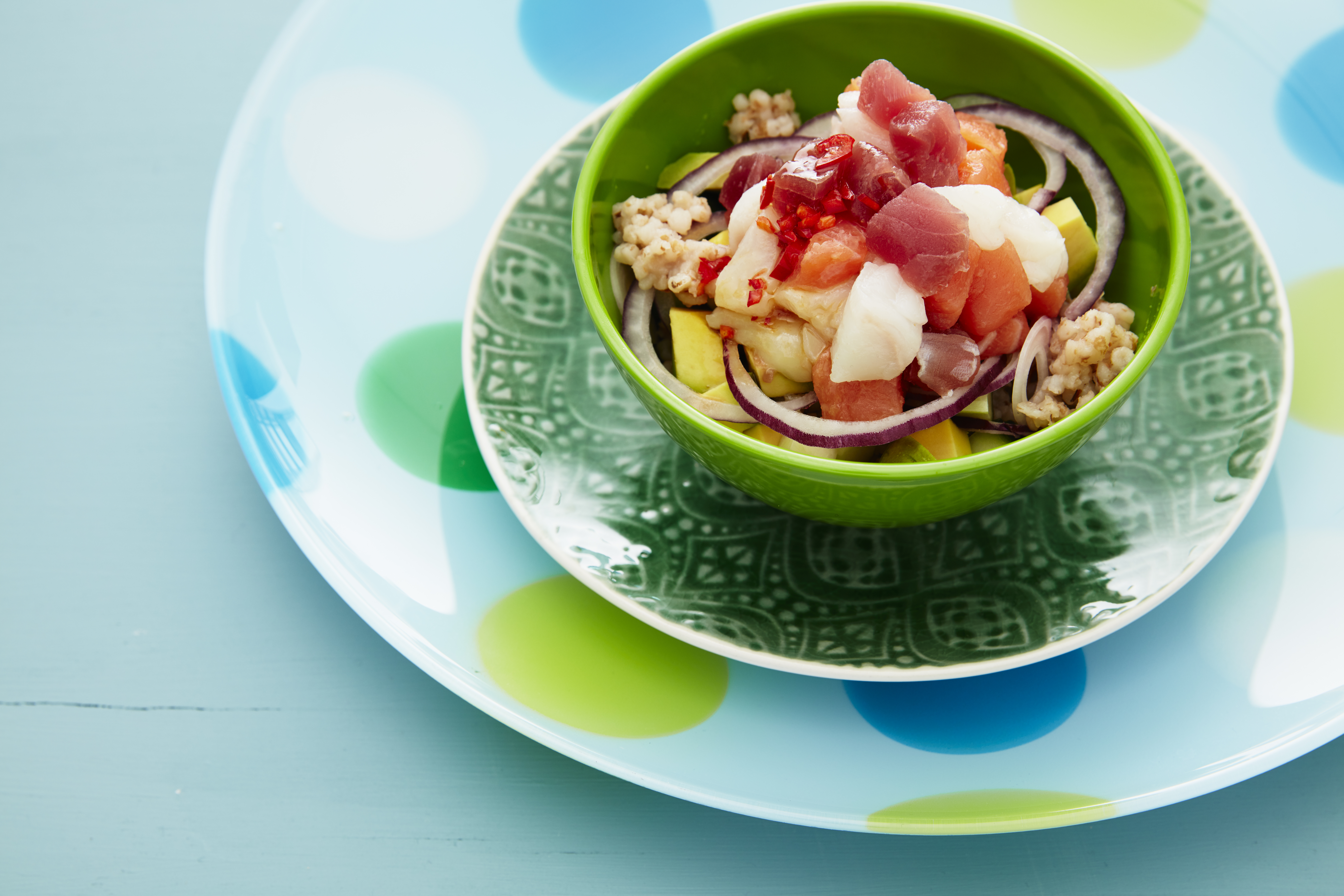 Poké bowl med ørret, tunfisk og kveite